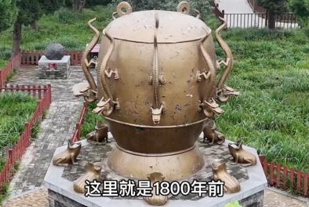 张衡发明的地动仪上有多少条龙